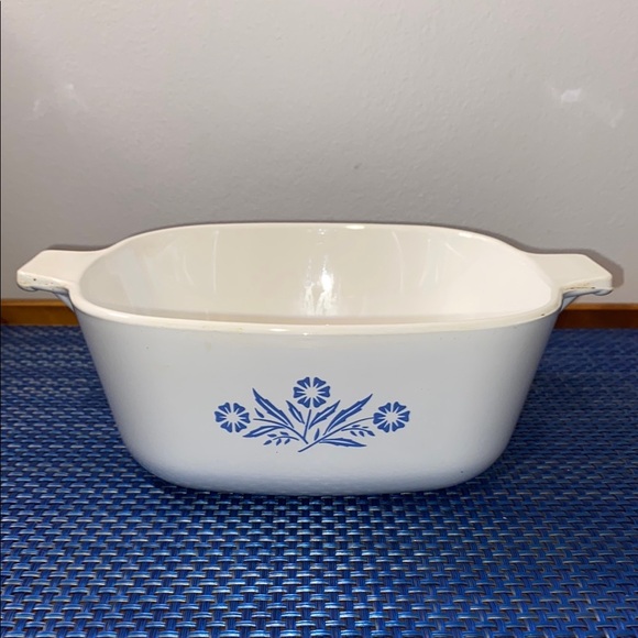Corningware 1.5 quart casserole, blue cornflower, no lid - Picture 1 of 3